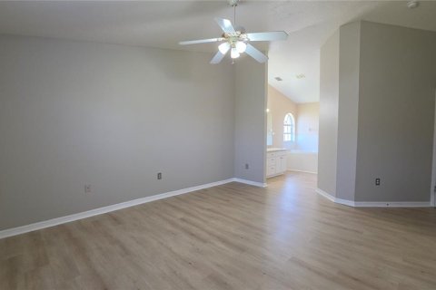 Villa ou maison à louer à Zephyrhills, Floride: 3 chambres, 150.32 m2 № 2430825 - photo 13