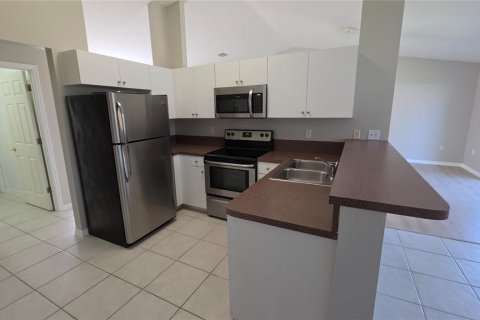 Villa ou maison à louer à Zephyrhills, Floride: 3 chambres, 150.32 m2 № 2430825 - photo 11