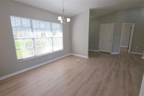 Villa ou maison à louer à Zephyrhills, Floride: 3 chambres, 150.32 m2 № 2430825 - photo 6