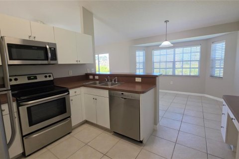 Villa ou maison à louer à Zephyrhills, Floride: 3 chambres, 150.32 m2 № 2430825 - photo 7
