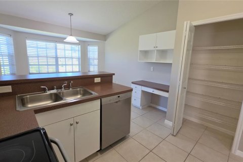 Villa ou maison à louer à Zephyrhills, Floride: 3 chambres, 150.32 m2 № 2430825 - photo 10