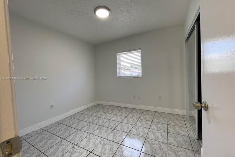 House in Homestead, Florida 3 bedrooms, 102.19 sq.m. № 1951601 - photo 9