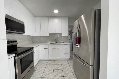 House in Homestead, Florida 3 bedrooms, 102.19 sq.m. № 1951601 - photo 3