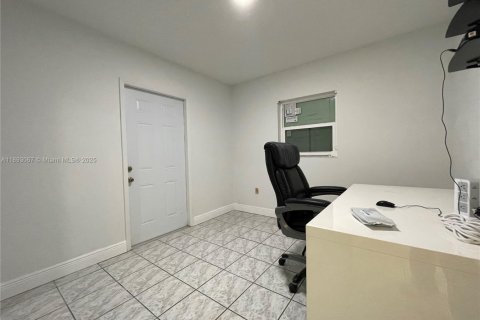 House in Homestead, Florida 3 bedrooms, 102.19 sq.m. № 1951601 - photo 8