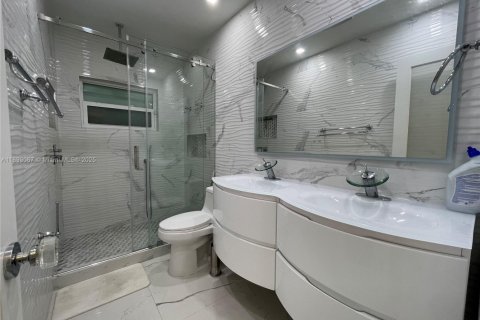 House in Homestead, Florida 3 bedrooms, 102.19 sq.m. № 1951601 - photo 5