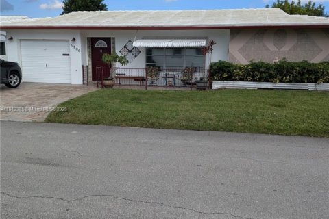 Villa ou maison à vendre à Tamarac, Floride: 2 chambres, 171.31 m2 № 1970830 - photo 1