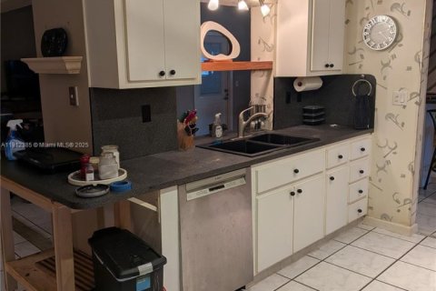 Villa ou maison à vendre à Tamarac, Floride: 2 chambres, 171.31 m2 № 1970830 - photo 2