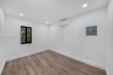House in Miami, Florida 1 bedroom, 143.16 sq.m. № 1990170 - photo 11