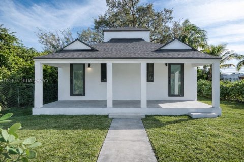 House in Miami, Florida 1 bedroom, 143.16 sq.m. № 1990170