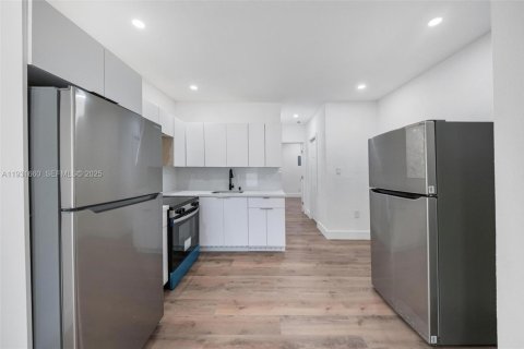 House in Miami, Florida 1 bedroom, 143.16 sq.m. № 1990170 - photo 6