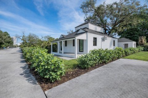 House in Miami, Florida 1 bedroom, 143.16 sq.m. № 1990170 - photo 2