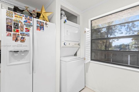 Copropriété à vendre à Pembroke Pines, Floride: 2 chambres, 79.15 m2 № 2048835 - photo 16