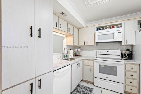 Copropriété à vendre à Pembroke Pines, Floride: 2 chambres, 79.15 m2 № 2048835 - photo 18