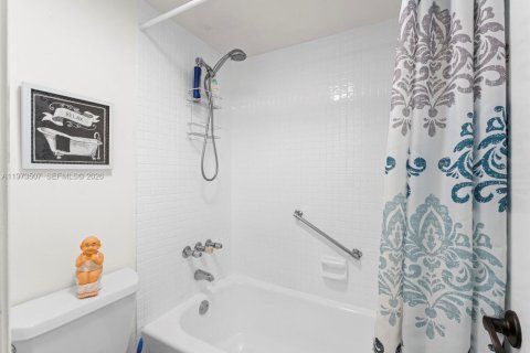 Copropriété à vendre à Pembroke Pines, Floride: 2 chambres, 79.15 m2 № 2048835 - photo 7