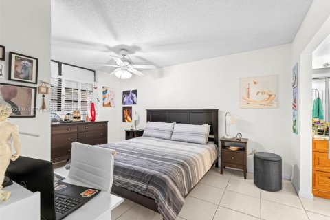 Copropriété à vendre à Pembroke Pines, Floride: 2 chambres, 79.15 m2 № 2048835 - photo 5