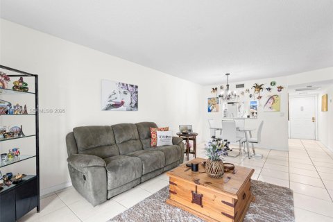 Copropriété à vendre à Pembroke Pines, Floride: 2 chambres, 79.15 m2 № 2048835 - photo 23