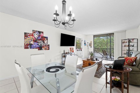 Copropriété à vendre à Pembroke Pines, Floride: 2 chambres, 79.15 m2 № 2048835 - photo 3