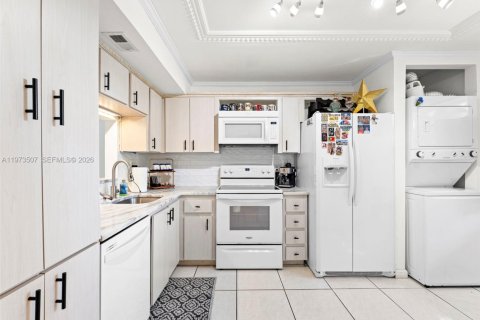 Copropriété à vendre à Pembroke Pines, Floride: 2 chambres, 79.15 m2 № 2048835 - photo 4