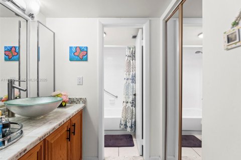 Copropriété à vendre à Pembroke Pines, Floride: 2 chambres, 79.15 m2 № 2048835 - photo 24