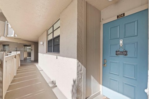 Copropriété à vendre à Pembroke Pines, Floride: 2 chambres, 79.15 m2 № 2048835 - photo 12