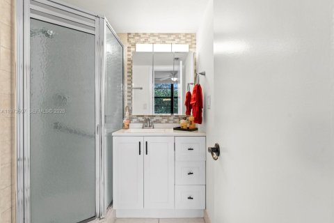 Copropriété à vendre à Pembroke Pines, Floride: 2 chambres, 79.15 m2 № 2048835 - photo 30