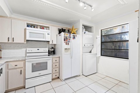 Copropriété à vendre à Pembroke Pines, Floride: 2 chambres, 79.15 m2 № 2048835 - photo 13