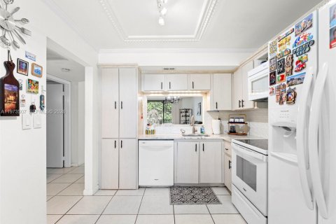 Copropriété à vendre à Pembroke Pines, Floride: 2 chambres, 79.15 m2 № 2048835 - photo 14