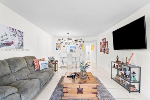 Copropriété à vendre à Pembroke Pines, Floride: 2 chambres, 79.15 m2 № 2048835 - photo 27