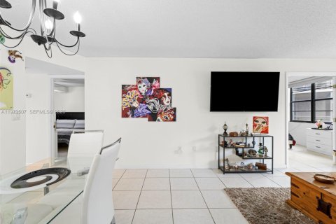 Copropriété à vendre à Pembroke Pines, Floride: 2 chambres, 79.15 m2 № 2048835 - photo 22