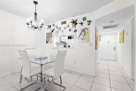 Copropriété à vendre à Pembroke Pines, Floride: 2 chambres, 79.15 m2 № 2048835 - photo 21
