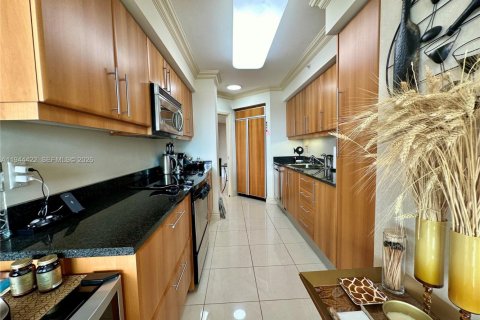 Снять в аренду кондоминиум в Санни-Айлс-Бич, Флорида 2 спальни, 165.92м2, № 2002396 - фото 24