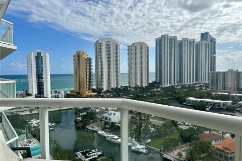 Снять в аренду кондоминиум в Санни-Айлс-Бич, Флорида 2 спальни, 165.92м2, № 2002396 - фото 2