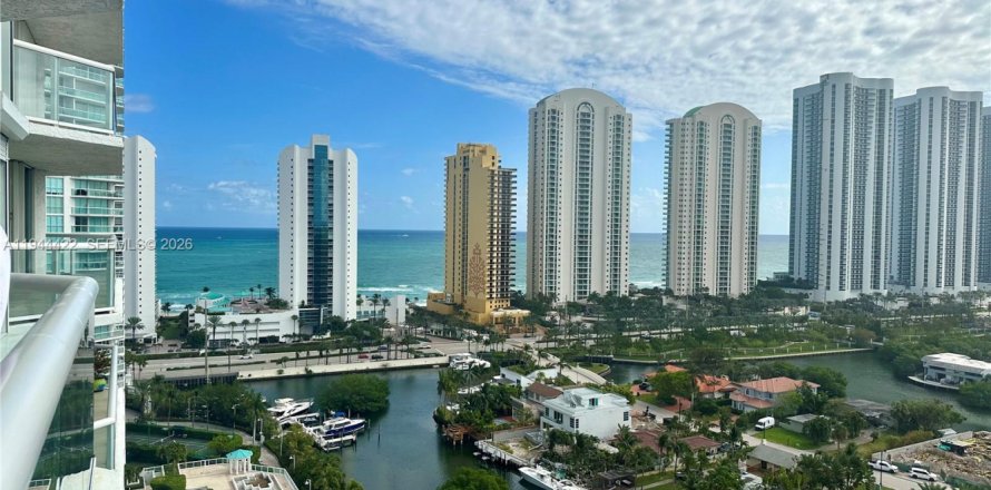 Кондоминиум с 2 спальнями в Санни-Айлс-Бич, Флорида № 2002396