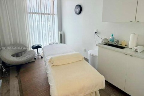 Купить коммерческую недвижимость в Халландейл-Бич, Флорида № 2034529 - фото 6