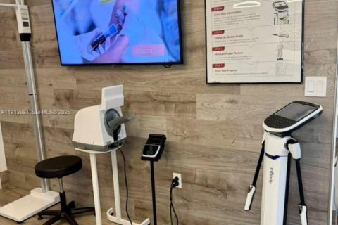 Купить коммерческую недвижимость в Халландейл-Бич, Флорида № 2034529 - фото 12