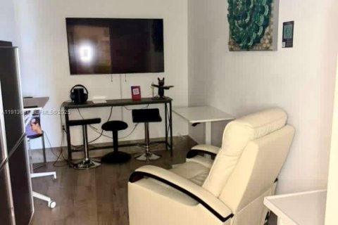 Купить коммерческую недвижимость в Халландейл-Бич, Флорида № 2034529 - фото 16