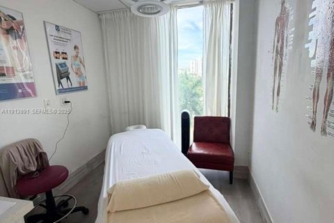 Купить коммерческую недвижимость в Халландейл-Бич, Флорида № 2034529 - фото 19