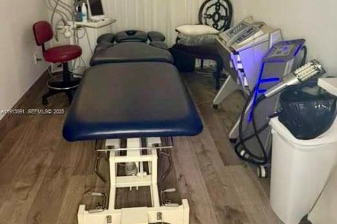 Купить коммерческую недвижимость в Халландейл-Бич, Флорида № 2034529 - фото 21