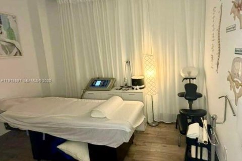 Купить коммерческую недвижимость в Халландейл-Бич, Флорида № 2034529 - фото 13