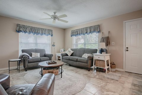 Condo in New Smyrna Beach, Florida, 2 bedrooms  № 1540325 - photo 7