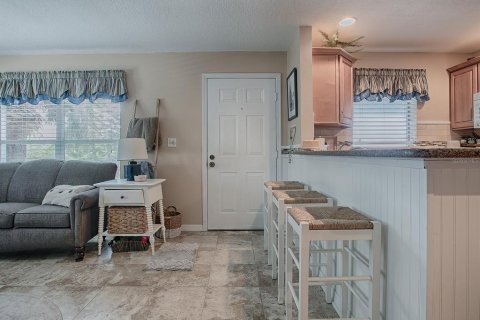 Condo in New Smyrna Beach, Florida, 2 bedrooms  № 1540325 - photo 11