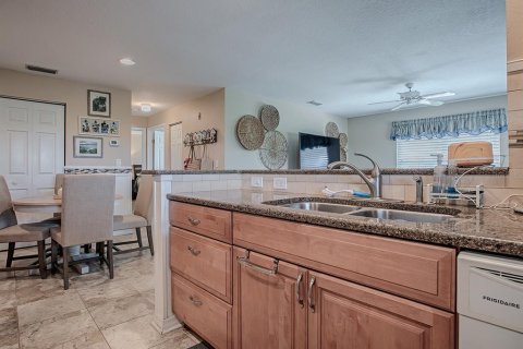 Condo in New Smyrna Beach, Florida, 2 bedrooms  № 1540325 - photo 12