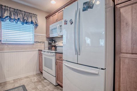 Condo in New Smyrna Beach, Florida, 2 bedrooms  № 1540325 - photo 14