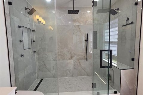 Villa ou maison à louer à Orlando, Floride: 5 chambres, 315.12 m2 № 2305210 - photo 25