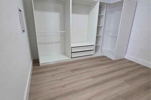 Villa ou maison à louer à Orlando, Floride: 5 chambres, 315.12 m2 № 2305210 - photo 20