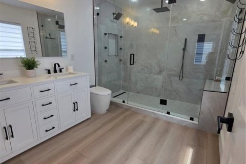 Villa ou maison à louer à Orlando, Floride: 5 chambres, 315.12 m2 № 2305210 - photo 27