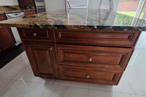 Villa ou maison à louer à Orlando, Floride: 5 chambres, 315.12 m2 № 2305210 - photo 12