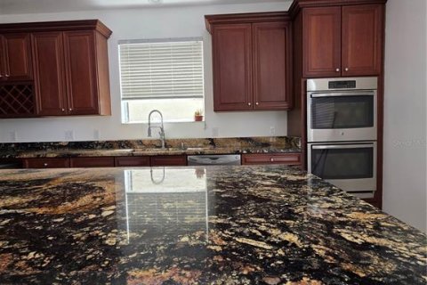 Villa ou maison à louer à Orlando, Floride: 5 chambres, 315.12 m2 № 2305210 - photo 9