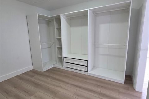 Villa ou maison à louer à Orlando, Floride: 5 chambres, 315.12 m2 № 2305210 - photo 19