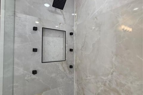 Villa ou maison à louer à Orlando, Floride: 5 chambres, 315.12 m2 № 2305210 - photo 24